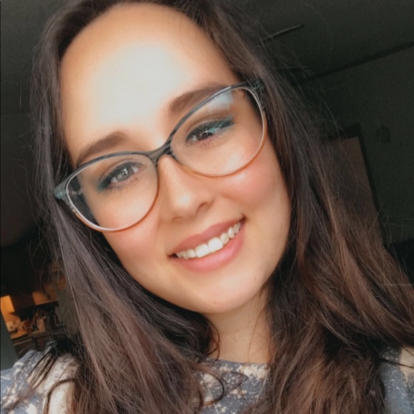 Meet your Posher, Tiffany - Picture 1 of 1